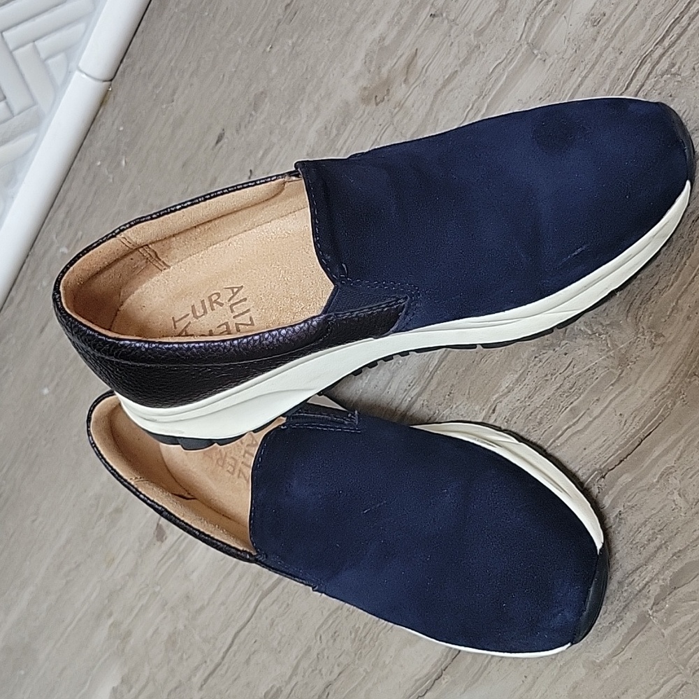Naturalizer size 5.5 casual sneakers